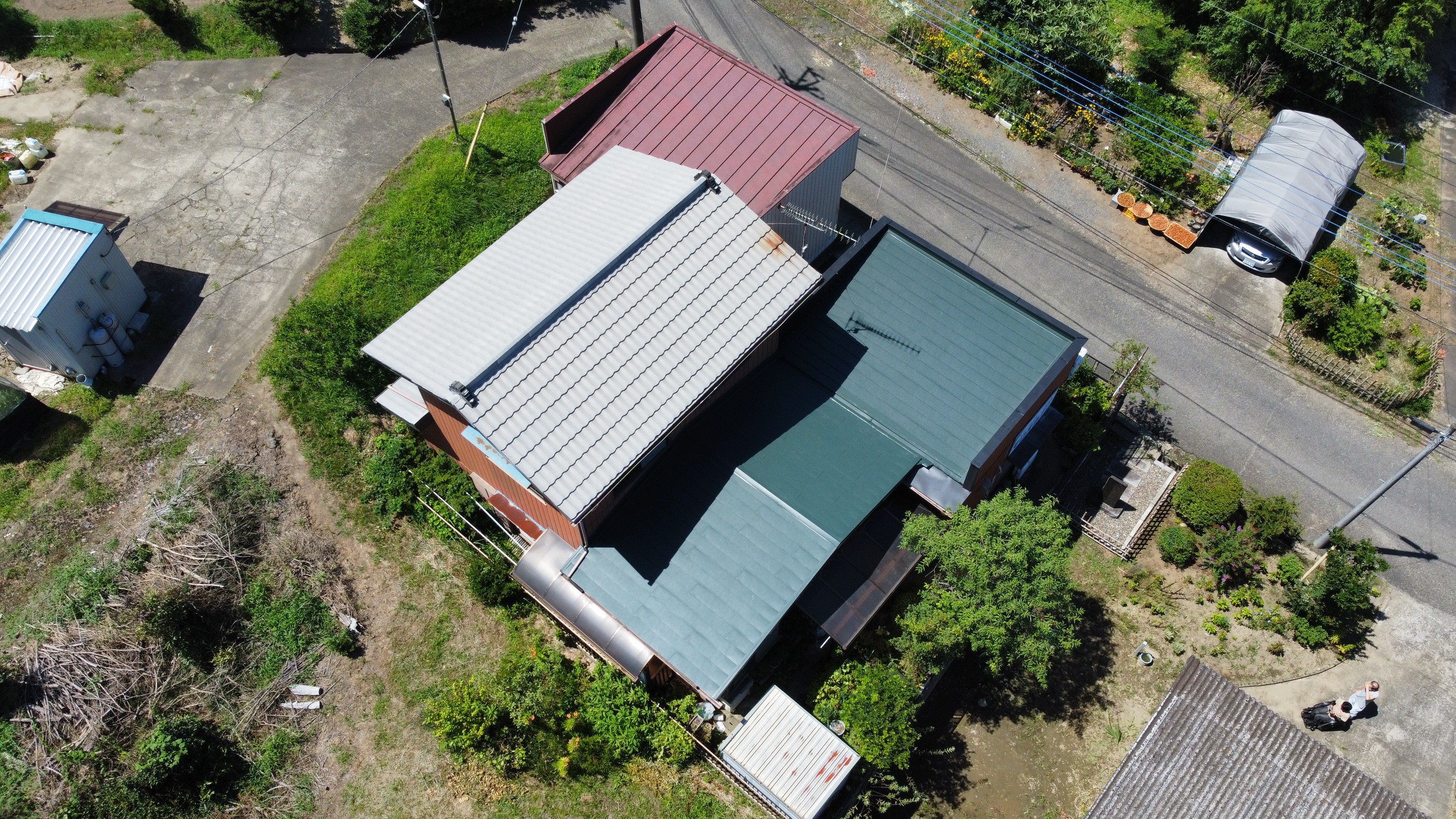 屋根カバー工法工事・笠木部及び裏側板金工事